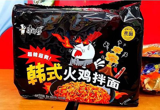 wap明升_90后小夫妻拍反串婚纱照,网友赞新郎新娘一样美