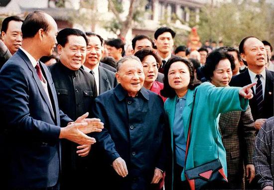 1992年，邓小平南方谈话推动了我国社会主义市场经济体制的建立