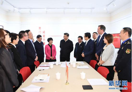 米兜彩票网代理·拘!不想等红灯 成都一大巴司机撞断限高架闯入高架路
