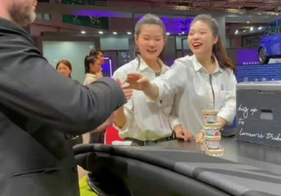 网传车展上区别对待访客，宝马最新回应：对工作人员管理不善