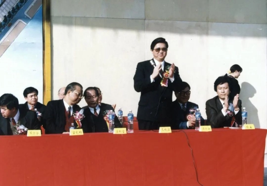 1983年，孟晓苏总经理在中房公司住宅小区项目奠基仪式上讲话。
