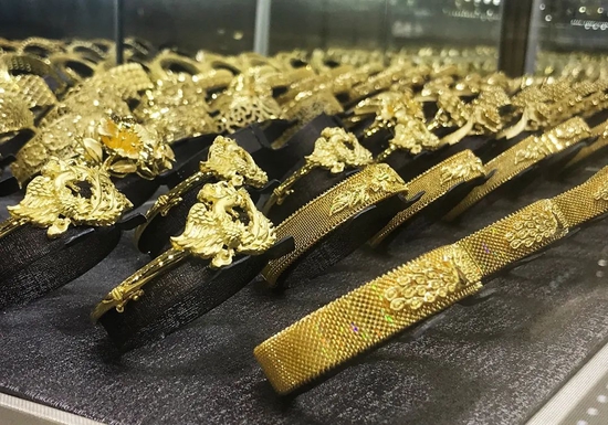 价格创历史新高!现场选购的阿姨后悔:买少了! 上市公司股票也大涨,但这28万股民踩了大雷