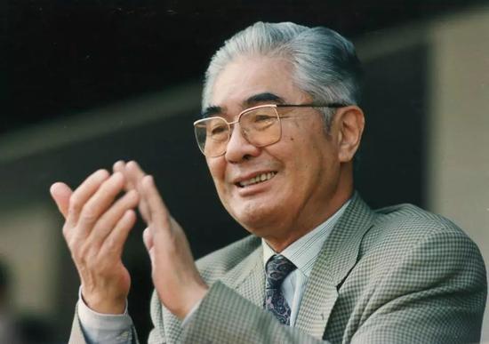 荣毅仁（1916.5.1—2005.10.26），中国著名企业家，中信公司创始人及首任董事长，曾任国家副主席。