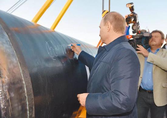 普京出席中俄东线天然气管道俄境内段管道开工仪式（图源：CFP）