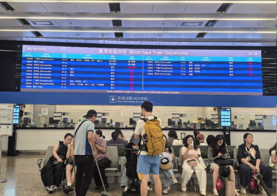 超110万内地旅客涌入香港，离港车次售罄