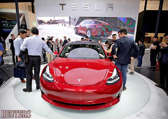 纯电动汽车有望进一步普及（北京国际车展上展示的美国特斯拉Model 3，reuters）
