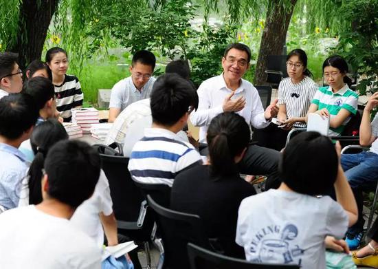 与北大国发院学生座谈