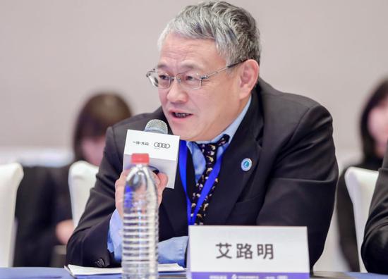 武汉当代集团董事长艾路明。