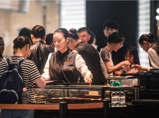 金价突破4000美元,中东财团持续加仓黄金股