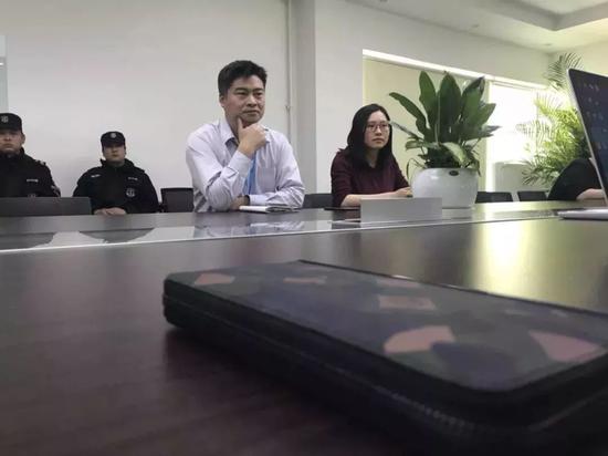 OKCoinCOO潘晓军与法务梁女士