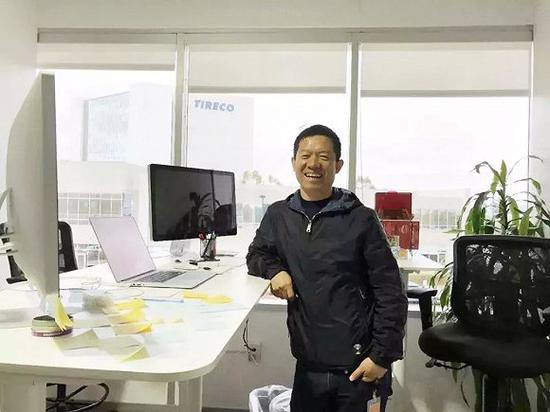 贾跃亭在美国,图片来源:汽车商业评论
