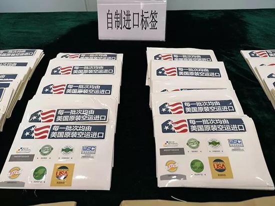 ▲自制进口标签。图/澎湃新闻