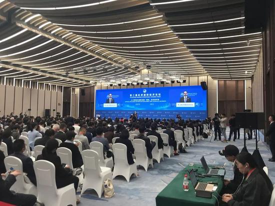 手机真人荷官发牌游戏_《美国犯罪故事》第三季主人公:克林顿与莱温斯基
