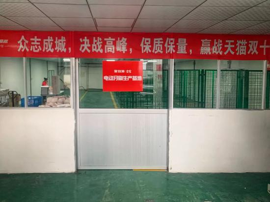 永鑫娱乐场下载官网 「惊奇」牛仔裤上这么多小钉到底干嘛用的?真相令人大吃一惊!