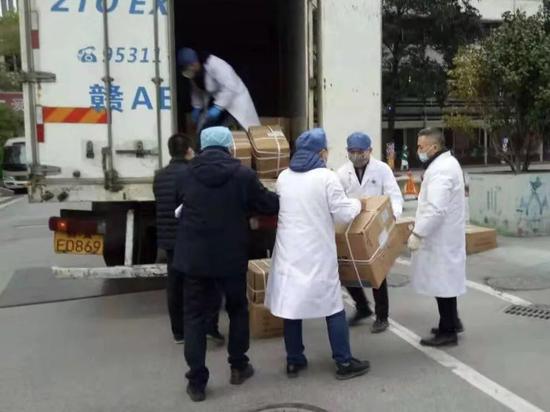 菜鸟绿色通道将9省救援物资运抵武汉协和医院