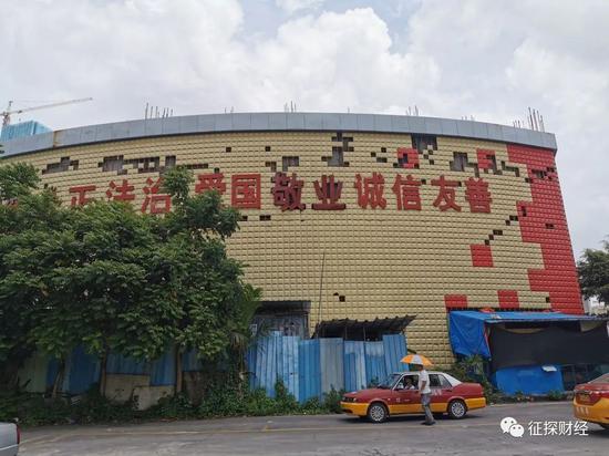 珠海巨人大厦售楼部已废弃多年(周远征拍摄)