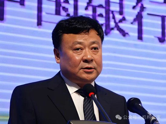 注:上圖為恒豐銀行原行長欒永泰。