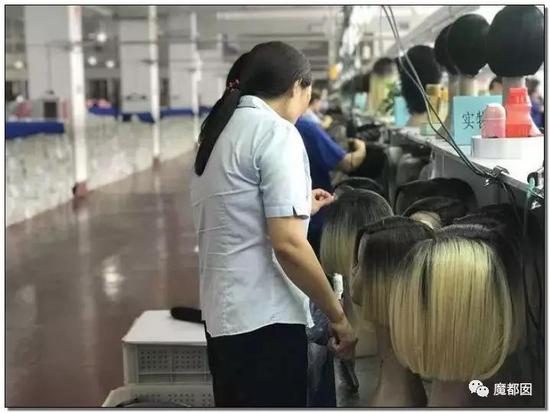 小镇、情趣内衣、小提琴…中国超猛棺材横扫全我背着老婆情趣衣服有图片
