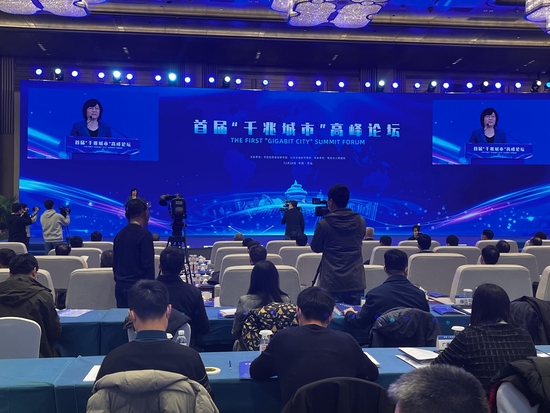 我国5G基站超139.6万个 5G手机终端衔接数达4.97亿户