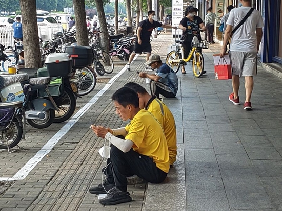 《imtoken 安全自测》“桑拿天”里奔跑，快递外卖小哥都有高温补贴吗？