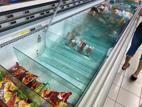 新加坡人也“抢菜”