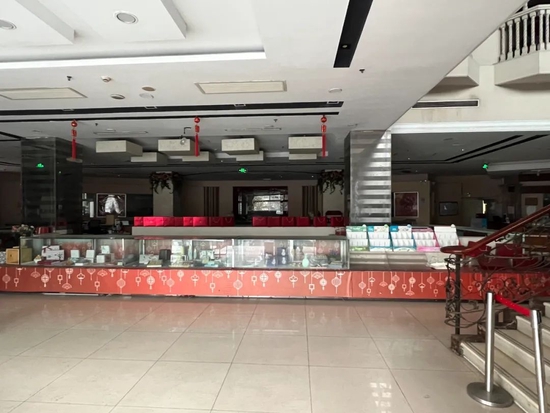 靠卖券出圈开千家门店，这家公司如今一夜全关门