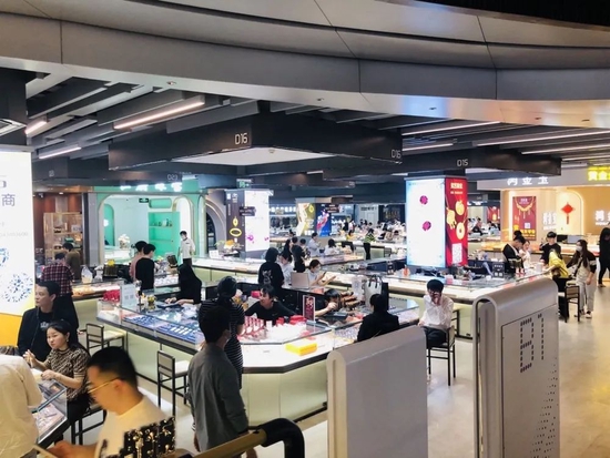 “看个货都要排队！”金价涨势如虹，深圳水贝“一柜难求”，连带这一行业也火了......