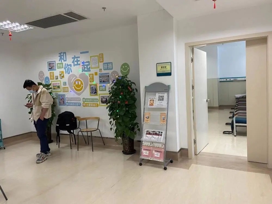 发生在上海多家公立医院！接种HPV疫苗，打完才知加收890元挂号费，如此“特需”算违规吗？