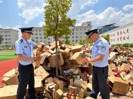 案值5.3亿！警方查获假酒16万瓶