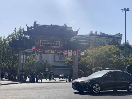 446亿的复星医药做了237亿的担保