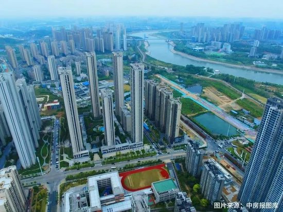 穿上“红衣战袍”去抢地：2023年土地拍卖市场“冰与火”