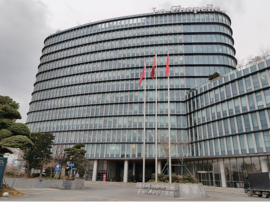 昔日“中国版ZARA”，拉夏贝尔巅峰时营收超百亿，如今总部基地7折起拍……