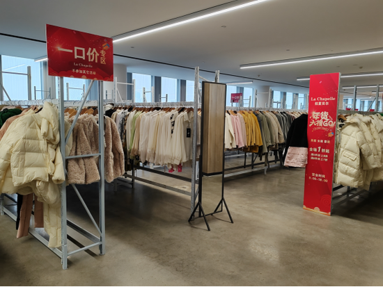 昔日“中国版ZARA”，拉夏贝尔巅峰时营收超百亿，如今总部基地7折起拍……