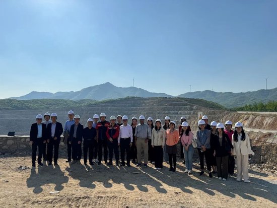 世界黄金协会携媒体采访团探访露天矿