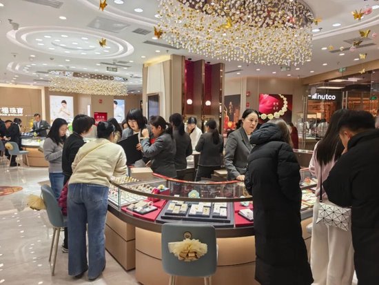 持续上涨！现货黄金站上4800美元