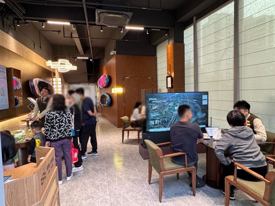 实探|国庆假期上海楼市热度不减:新房售楼处“9点不到就有客户来了”,二手房议价空间持续收窄
