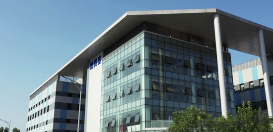 “医美茅”爱美客市值拉响警报！增速放缓背后，最大风险显露……