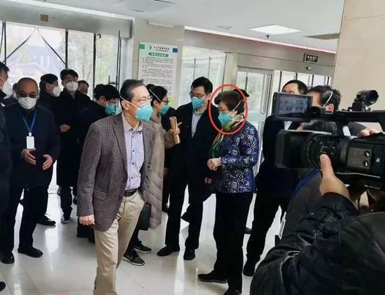 李兰娟力推抗新冠病毒药物，却被指帮儿子“卖药”