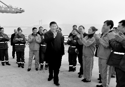 习近平考察重庆光电企业 强调液晶平板产业的