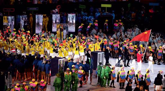p18 2016 年8 月5 日，2016 里约奥运会开幕式，中国代表团入场。