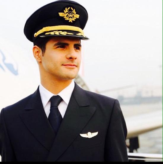 老外中国机长:全世界机长中工资最高 工作压力