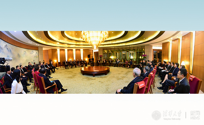 朱镕基会见清华经管学院顾问委员 保尔森马云