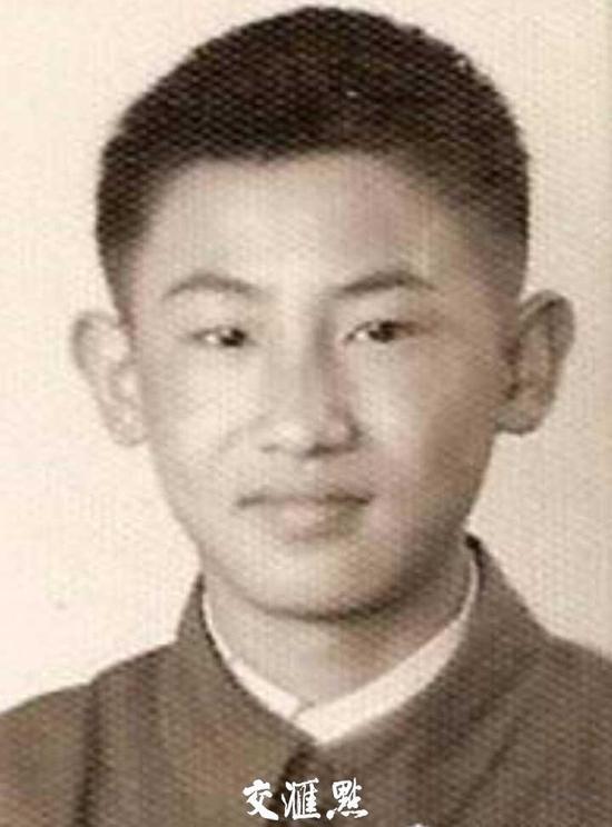 　　1978年，15岁的鞠建东考入南京大学