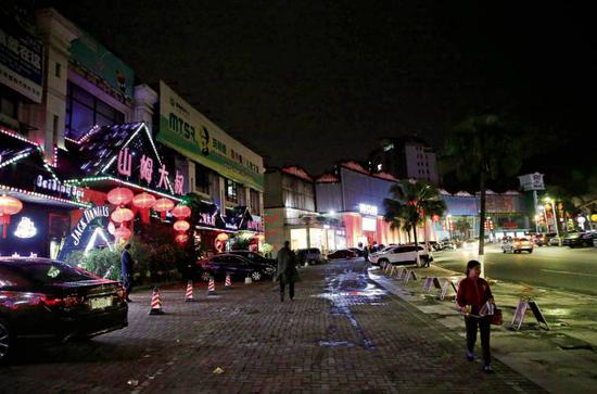 　　2017年2月11日，东莞东城酒吧街萧条不少。（郑浩 摄）