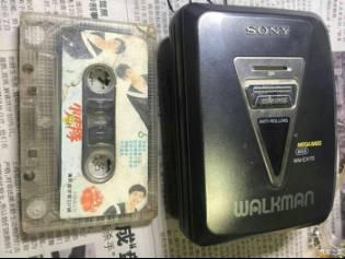 索尼原版磁带和Walkman随身听