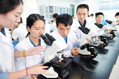 医生收入改革_聚焦公立医院薪酬改革医生加薪会令医疗费上涨?(2)