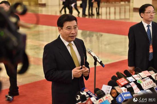 工业和信息化部部长苗圩接受采访