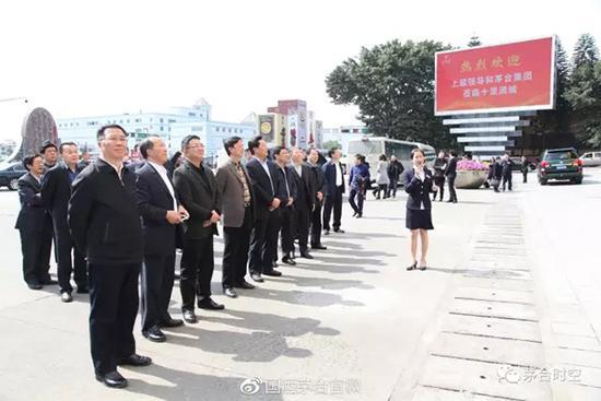 3月20日,茅台集团公司董事长袁仁国,党委书记、总经理李保芳率队前往五粮液集团考察。 本文图均为 国酒茅台微信公众号图