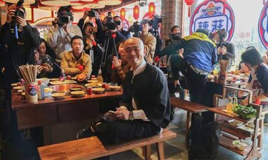 包贝尔火锅店被曝假鸭血：曾表示食材卫生是人的道德