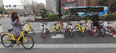 3月21日，江苏南京街头的公共自行车。图/视觉中国
